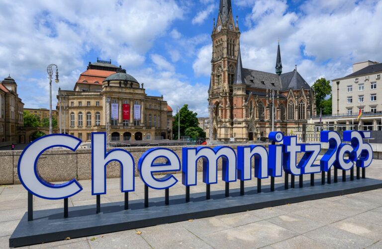 Mit mehr als 1.000 neuen Bäumen startet in Chemnitz das Festival «Ernte». (Archivbild) Foto: Hendrik Schmidt/dpa