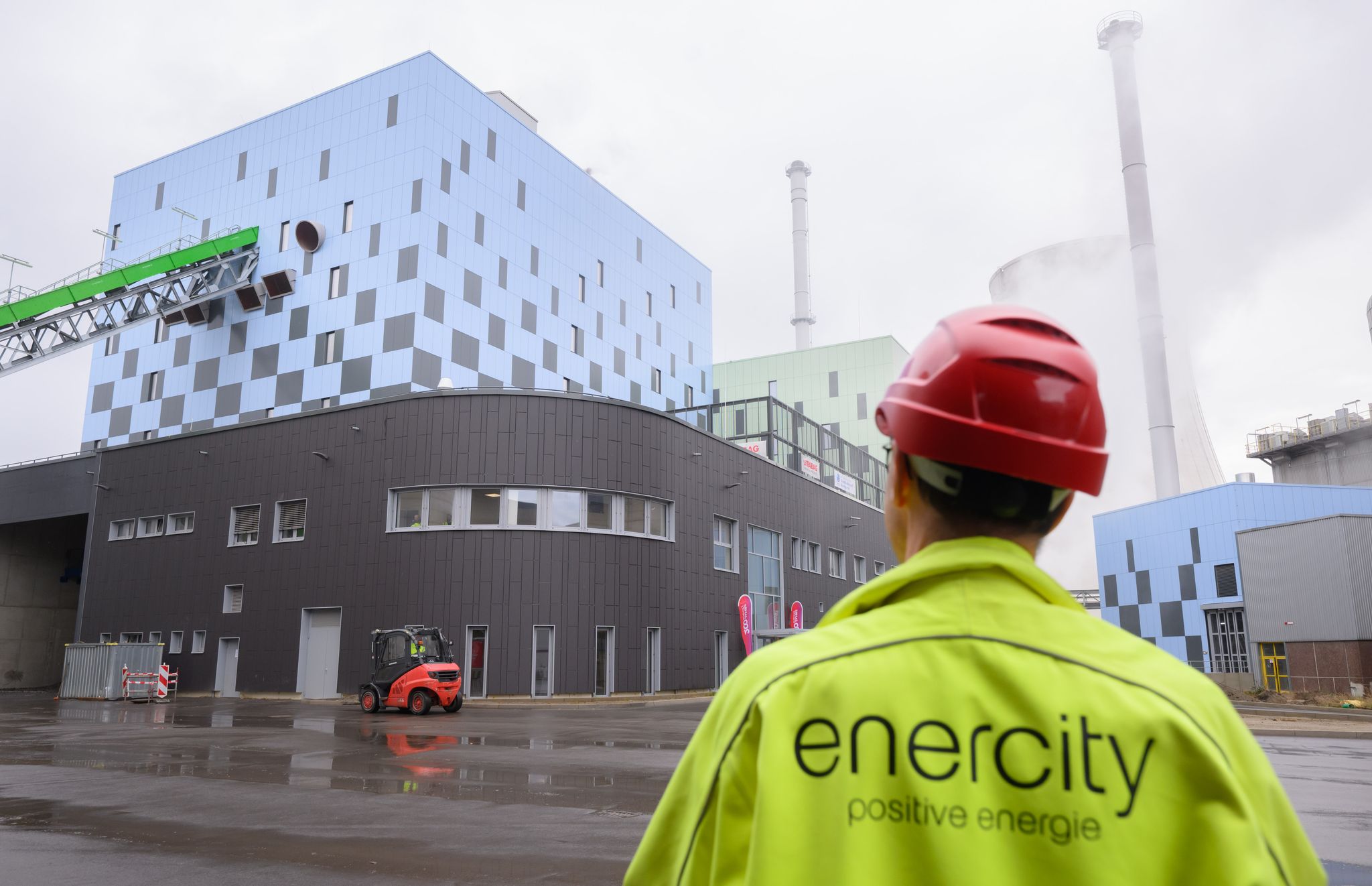 Neues Biomasse-Heizkraftwerk liefert Wärme für Hannover