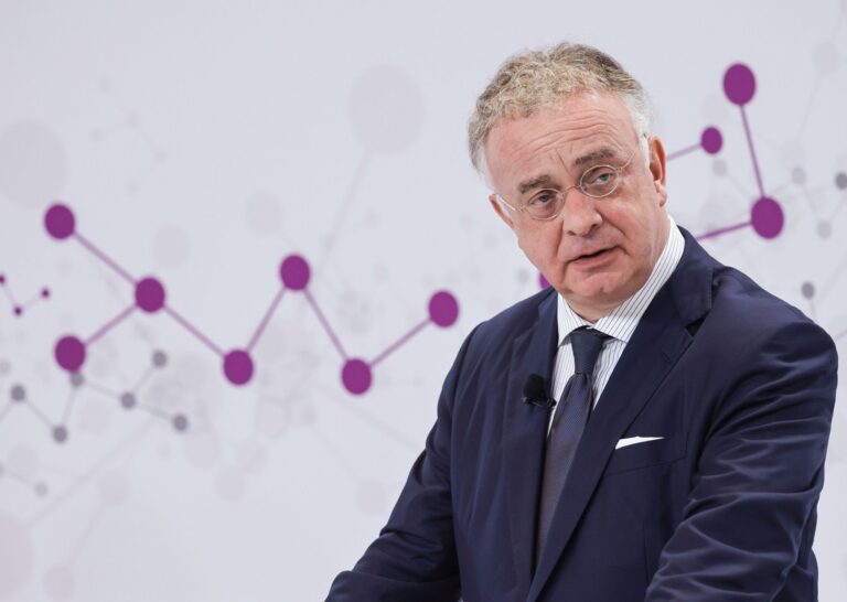 Aus Sicht von Evonik-Chef Kullmann ist der Emissionshandel volkswirtschaftlich für Europa ein Irrsinn. (Archivbild) Foto: Oliver Berg/dpa