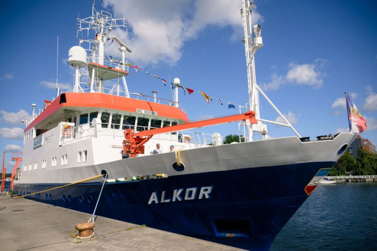 Die «Alkor» ist zu einer Expedition in die Ostsee gestartet. (Archivbild)  Foto: Gregor Fischer/dpa