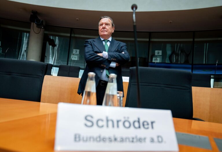 Ex-Kanzler Gerhard Schröder soll per Video zugeschaltet werden. (Archivbild) Foto: Kay Nietfeld/dpa