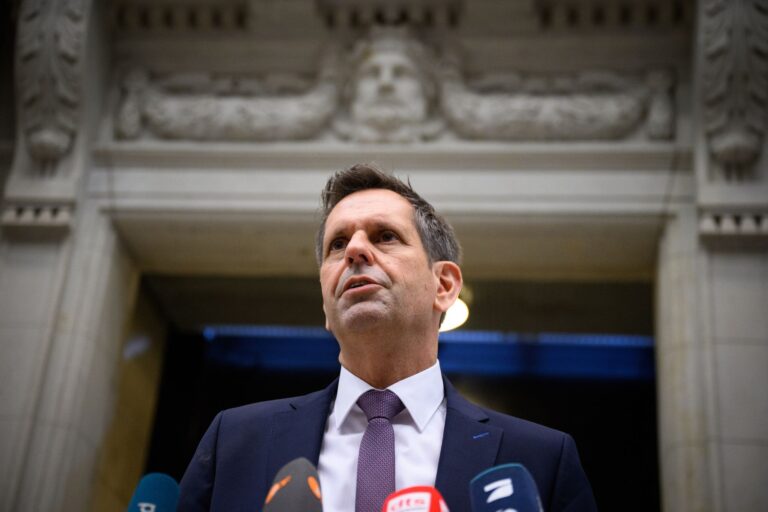 Ministerpräsident Lies führt in Brüssel politische Gespräche mit hochrangigen Vertretern europäischer Institutionen. (Archivbild) Foto: Bernd von Jutrczenka/dpa